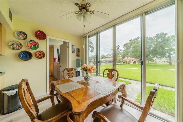 sunroom featuring visible vents and a ceiling fan