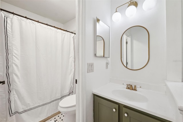 full bath featuring vanity, curtained shower, and toilet