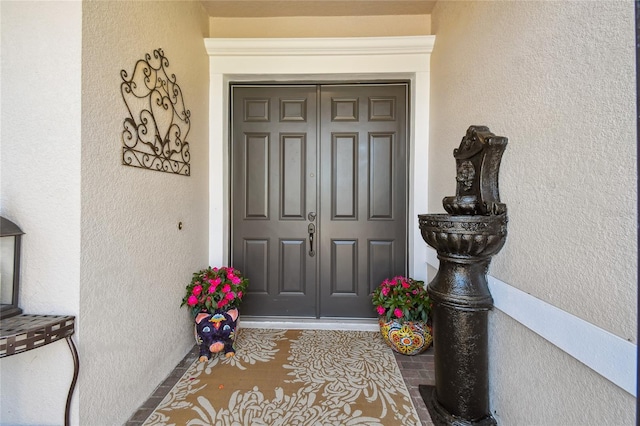 property entrance featuring stucco siding