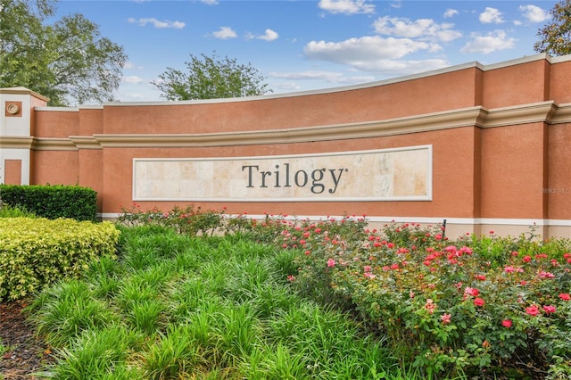 view of community / neighborhood sign