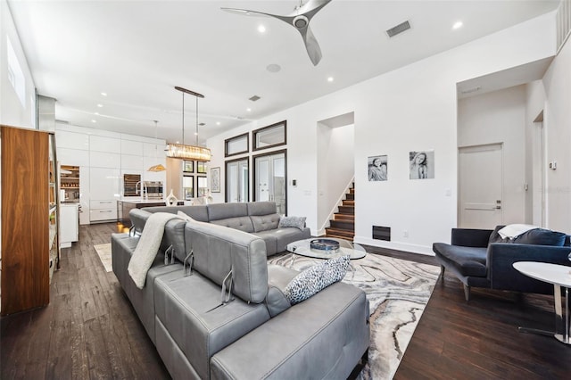 living area featuring dark wood-type flooring, recessed lighting, visible vents, and ceiling fan