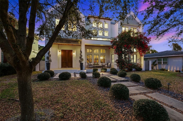 view of front facade featuring covered porch and stucco siding