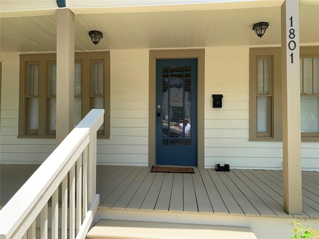 entrance to property featuring a porch