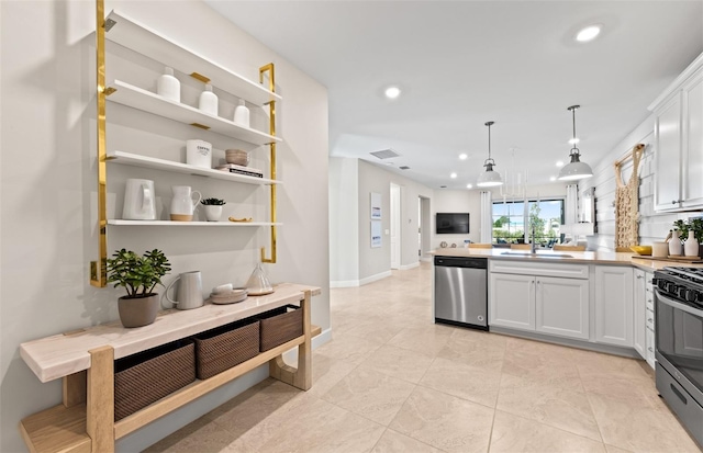 kitchen with open floor plan, recessed lighting, appliances with stainless steel finishes, and a peninsula