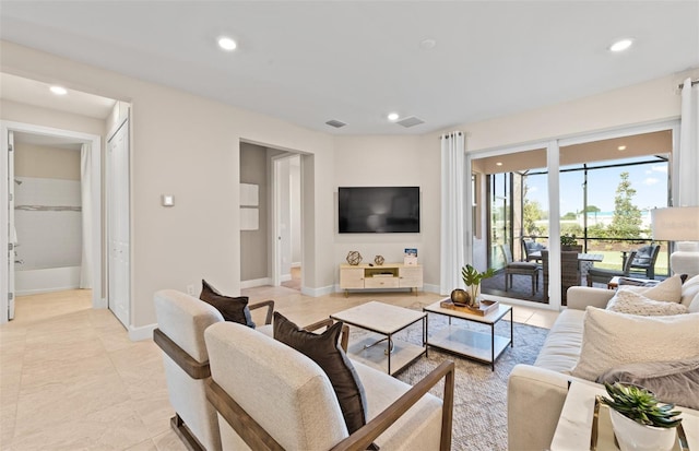 living area featuring visible vents, recessed lighting, and baseboards