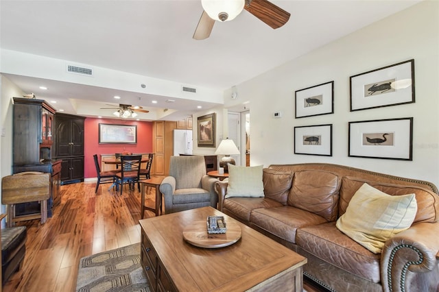 living area featuring recessed lighting, visible vents, light wood-style floors, and ceiling fan