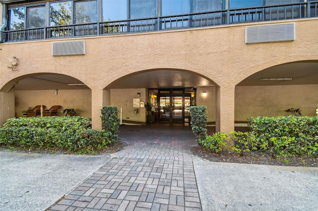 property entrance featuring stucco siding