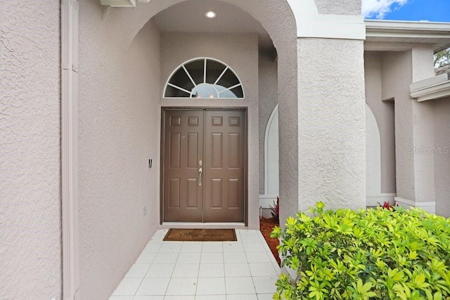 property entrance featuring stucco siding