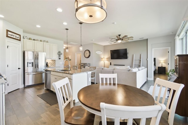 dining room with wood finished floors, recessed lighting, and ceiling fan