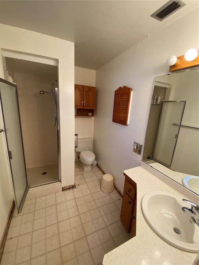 full bath with visible vents, baseboards, toilet, a stall shower, and vanity