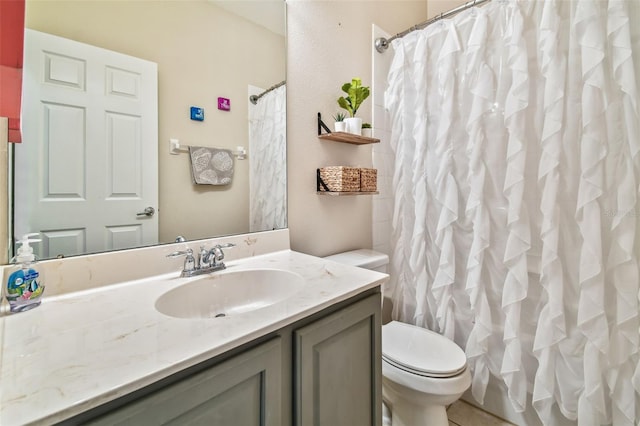 full bath featuring vanity, a shower with shower curtain, and toilet