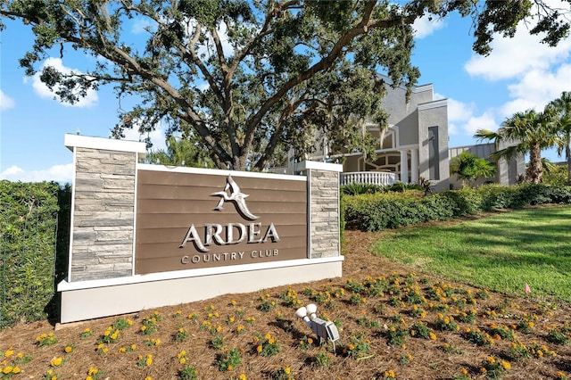 view of community / neighborhood sign