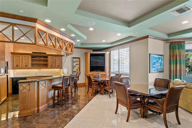 dining area with baseboards, visible vents, a tray ceiling, recessed lighting, and ornamental molding