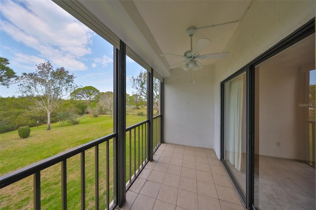 balcony featuring ceiling fan