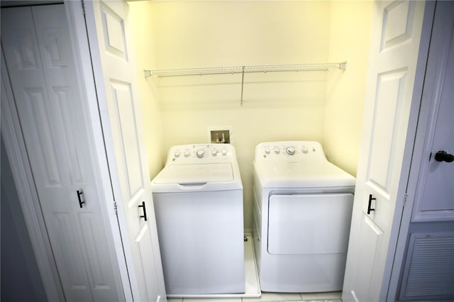 washroom with laundry area and independent washer and dryer