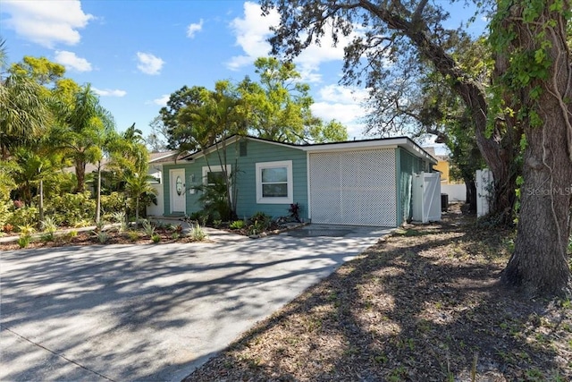 view of front of house featuring concrete driveway