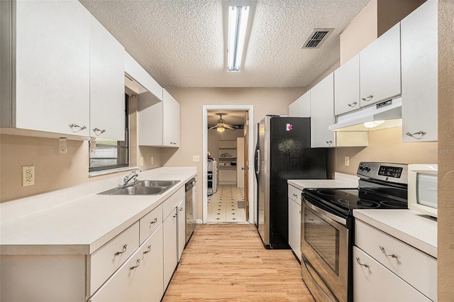 kitchen featuring visible vents, a sink, ceiling fan, stainless steel appliances, and under cabinet range hood