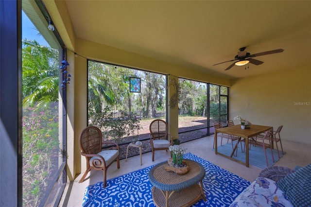 sunroom featuring a ceiling fan