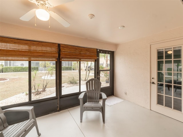 sunroom / solarium with a ceiling fan