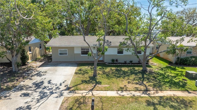 single story home with a front yard, brick siding, and driveway