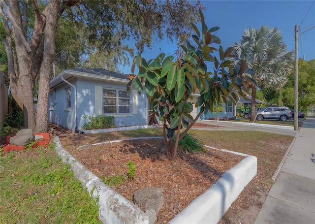 view of front facade with stucco siding and concrete driveway