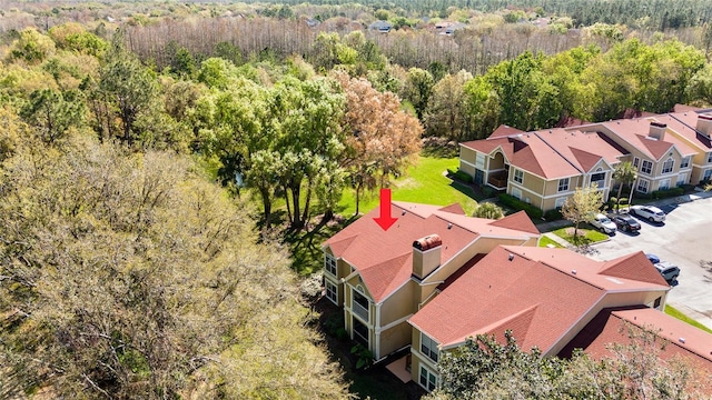 bird's eye view featuring a wooded view