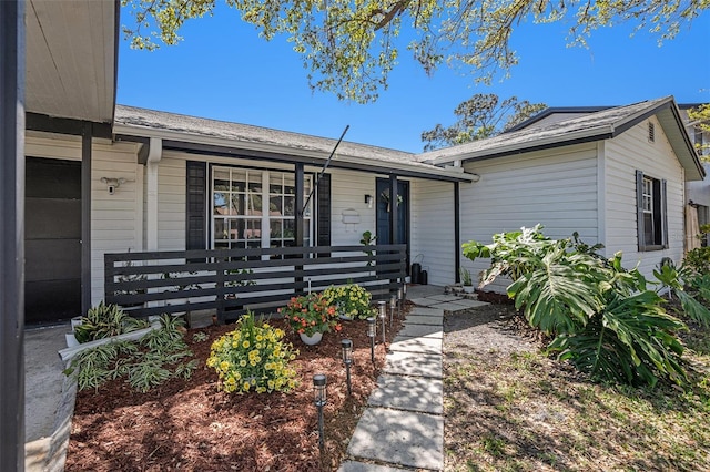 ranch-style house featuring covered porch