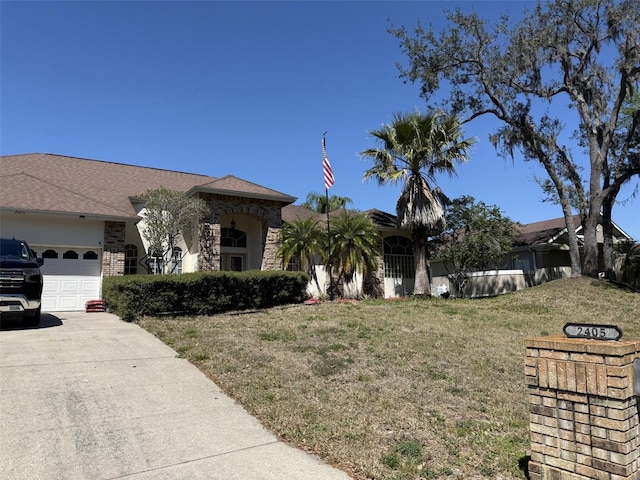 view of front of house with a garage, a front lawn, and driveway