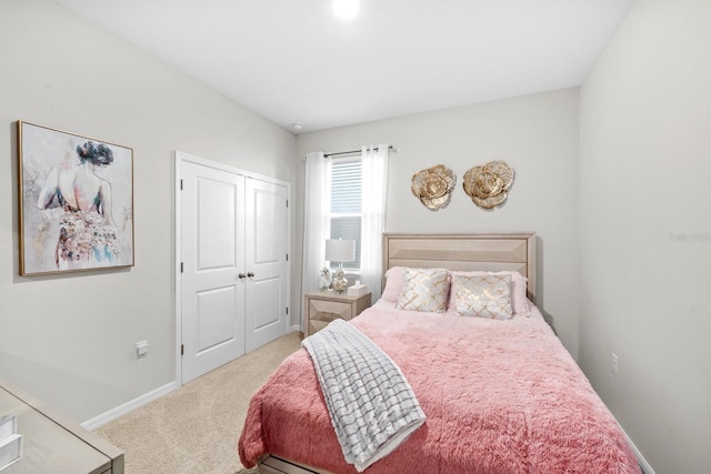 bedroom featuring a closet, baseboards, and carpet floors