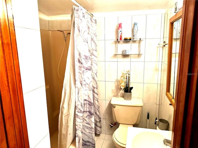 full bathroom with a shower with shower curtain, tile walls, toilet, and a sink