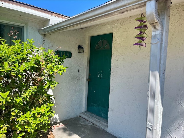 property entrance featuring stucco siding