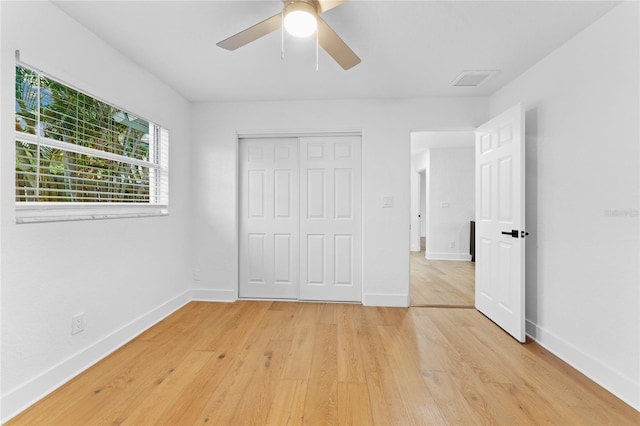 unfurnished bedroom featuring light wood-type flooring, baseboards, a closet, and ceiling fan