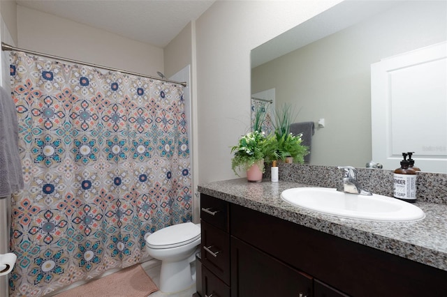 bathroom featuring a shower with shower curtain, toilet, and vanity