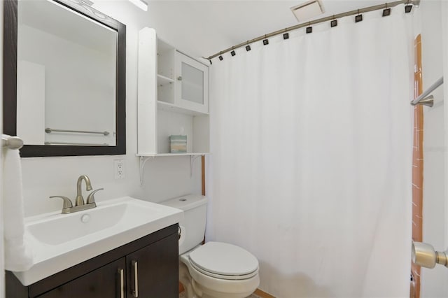 1005 Catalpa Ln, Orlando, FL 32806 - bathroom with visible vents, toilet, curtained shower, and vanity