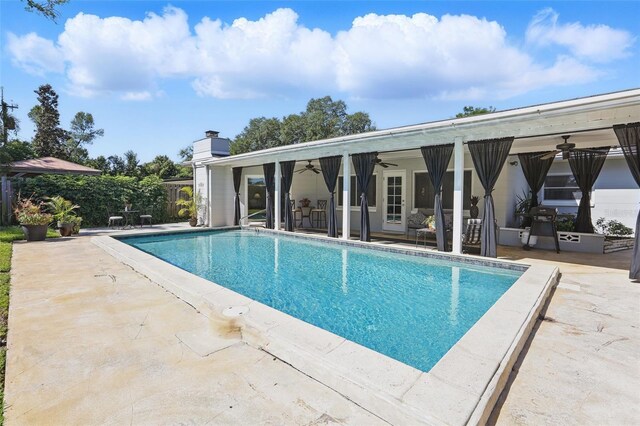 1005 Catalpa Ln, Orlando, FL 32806 - view of pool featuring a fenced in pool, a patio, fence, and ceiling fan