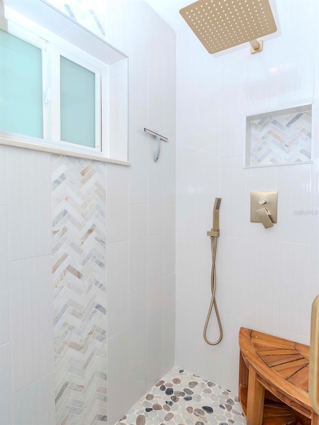 bathroom featuring tiled shower