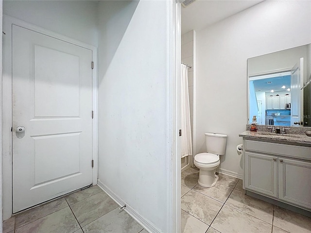 full bathroom featuring tile patterned floors, a shower with curtain, toilet, baseboards, and vanity