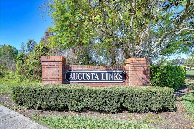 view of community / neighborhood sign