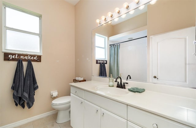 7581 Palmer Glen Cir, Sarasota, FL 34240 - full bath with tile patterned flooring, toilet, baseboards, vanity, and curtained shower