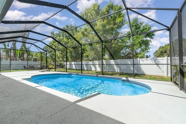 7581 Palmer Glen Cir, Sarasota, FL 34240 - view of swimming pool featuring a patio, a fenced backyard, and glass enclosure