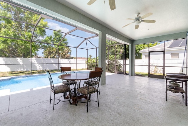 7581 Palmer Glen Cir, Sarasota, FL 34240 - sunroom featuring ceiling fan