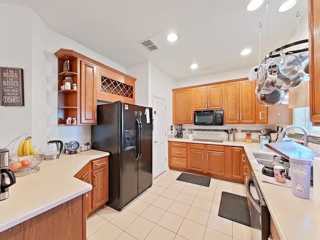 kitchen featuring visible vents, open shelves, a sink, black appliances, and tasteful backsplash