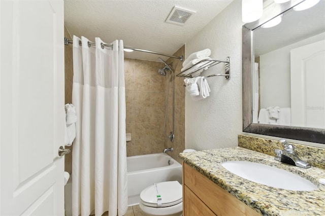 full bathroom featuring visible vents, toilet, shower / bath combo, a textured ceiling, and a textured wall