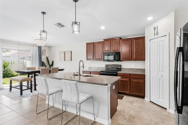 10105 Paradise Fish Dr, Riverview, FL 33578 - kitchen with visible vents, an island with sink, hanging light fixtures, black appliances, and a sink
