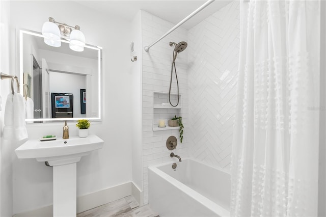 517 Belle Isle Ave, Belleair Beach, FL 33786 - bathroom featuring baseboards and shower / bath combination with curtain