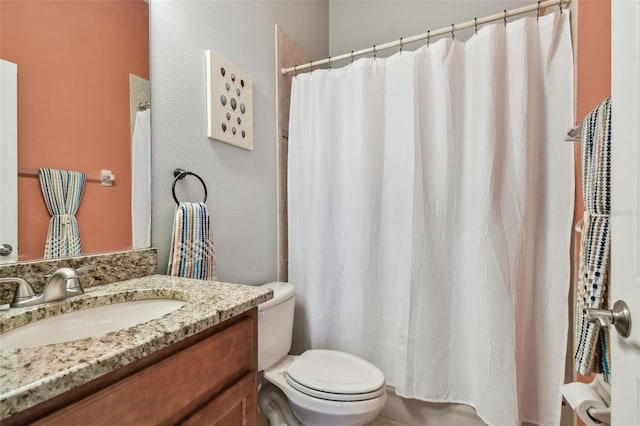 full bathroom with a shower with shower curtain, toilet, and vanity