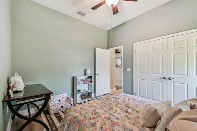 bedroom featuring visible vents, baseboards, a closet, and ceiling fan