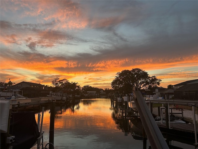 water view with boat lift and a boat dock