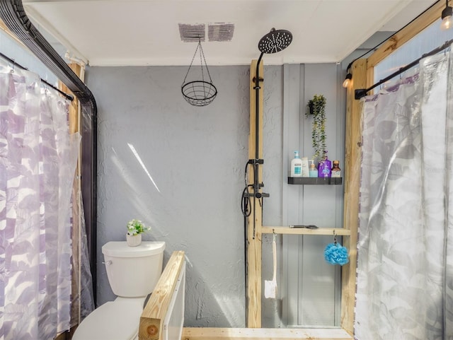 bathroom with visible vents, toilet, and a shower with curtain