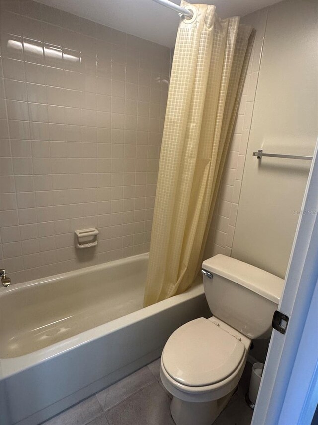 3046 Eastland Blvd Unit J106, Clearwater, FL 33761 - full bath featuring tile patterned floors, toilet, and shower / bath combination with curtain